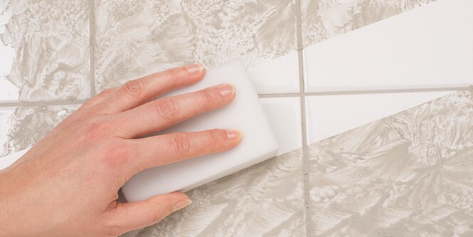 Cleaning kitchen tiles with Scotch-Brite® Melamine Pad
