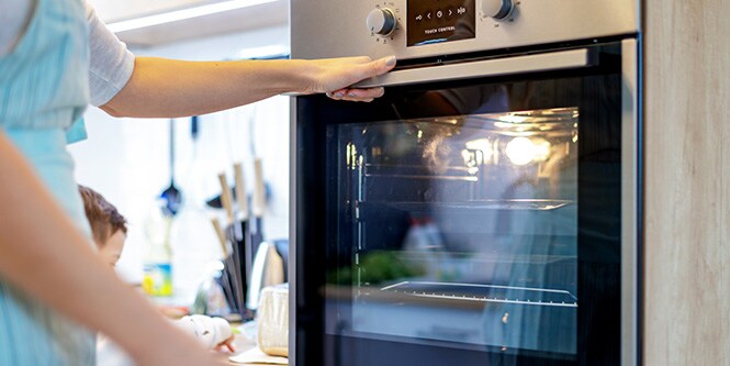 Cleaning the oven
